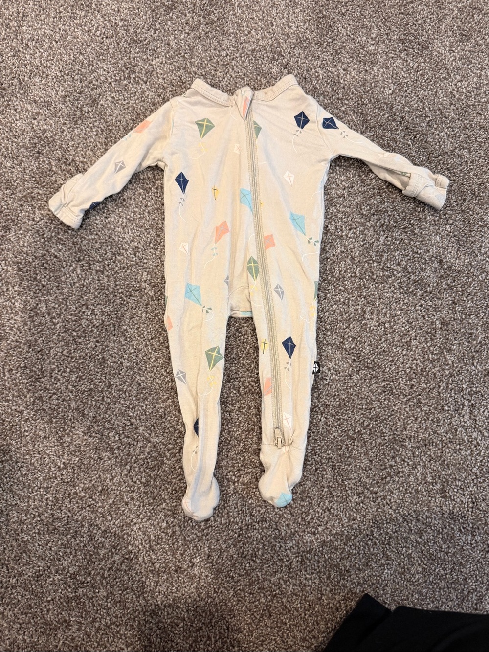 Kyte BABY Cream Footed Pajamas with Multicolor Kite Prints